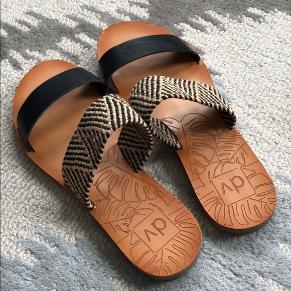 DV slides size 9. Good used condition. - Picture 2 of 5